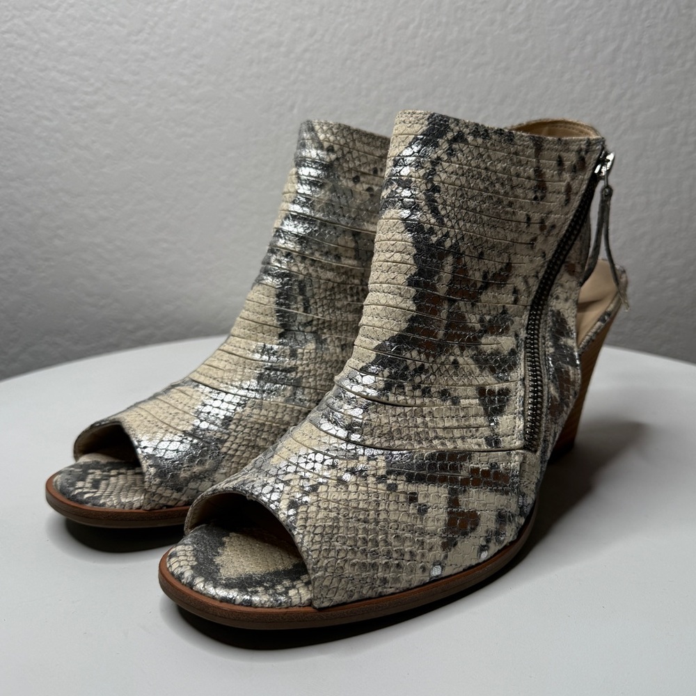Paul Green Cayanne Snakeskin Peep Toe Open Heel Ankle Bootie Sandals Size 9